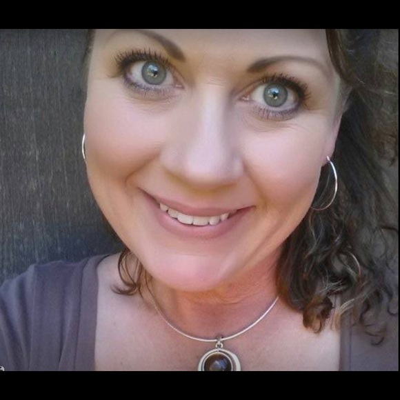 Meet the Posher Other - Meet your Posher, Linda